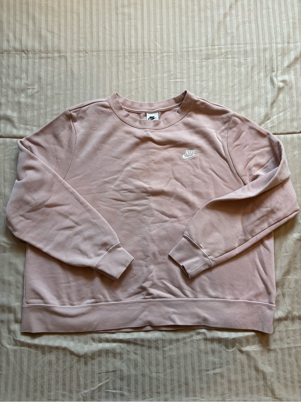 Nike Sportswear Club Fleece Women’s 1X Crewneck Sweatshirt Light Pink Sporty